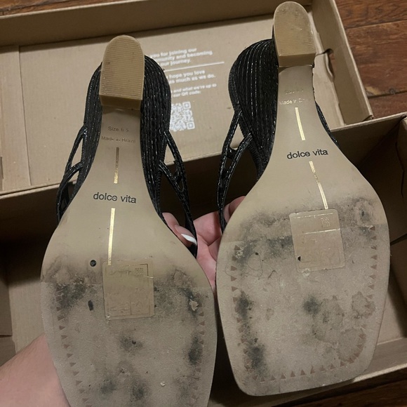 Dolce Vita Textured Black Sandals - Picture 5 of 7